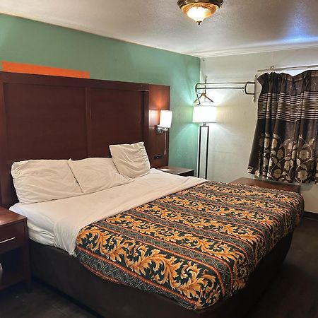 Hillcrest Motel By Oyo Aurora Near Lawrenceburg Exterior foto