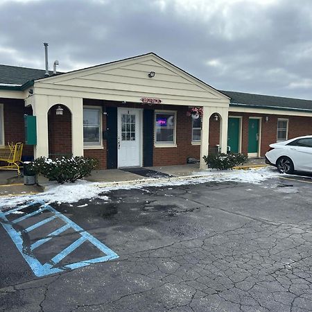 Hillcrest Motel By Oyo Aurora Near Lawrenceburg Exterior foto