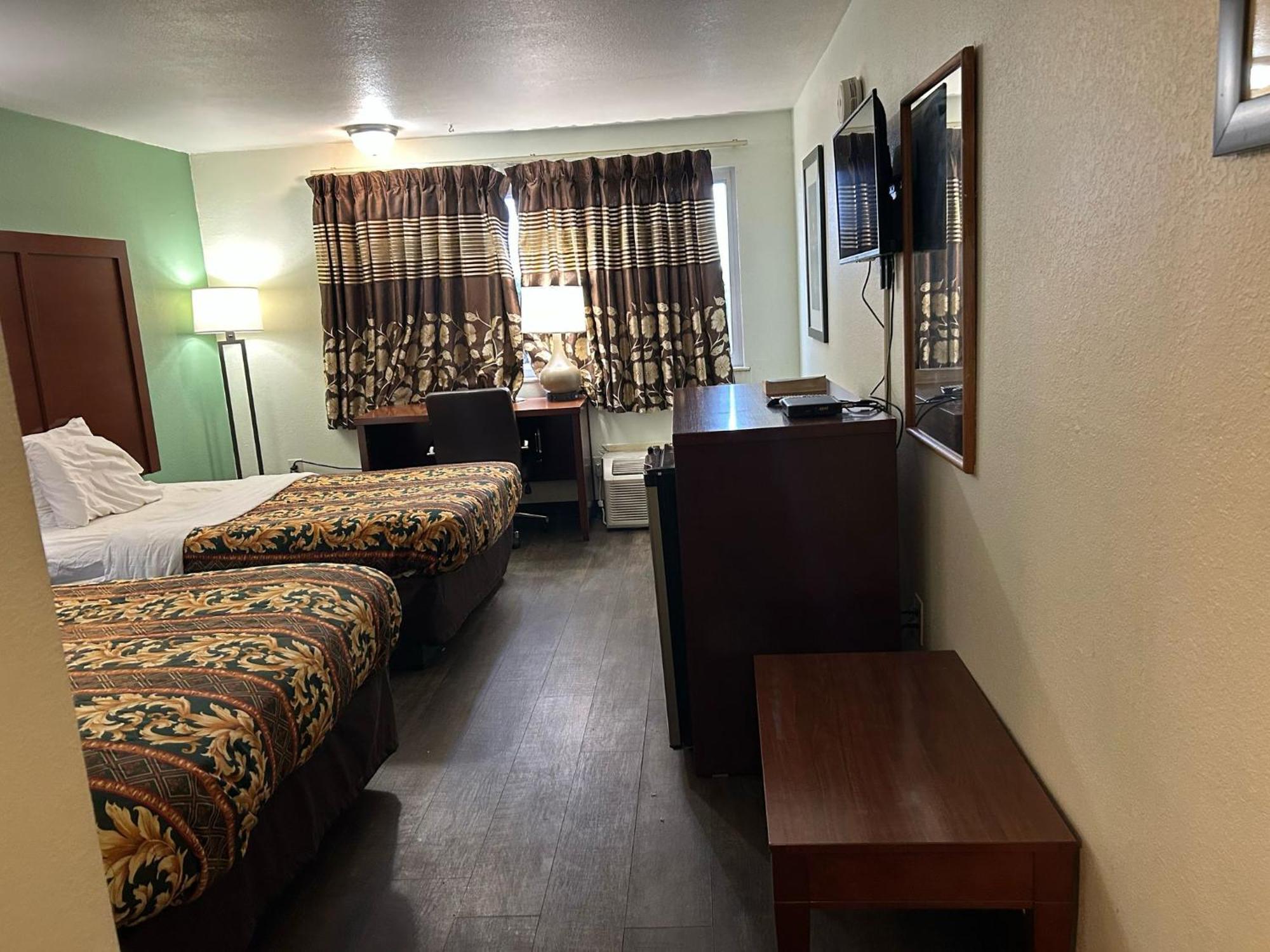 Hillcrest Motel By Oyo Aurora Near Lawrenceburg Exterior foto