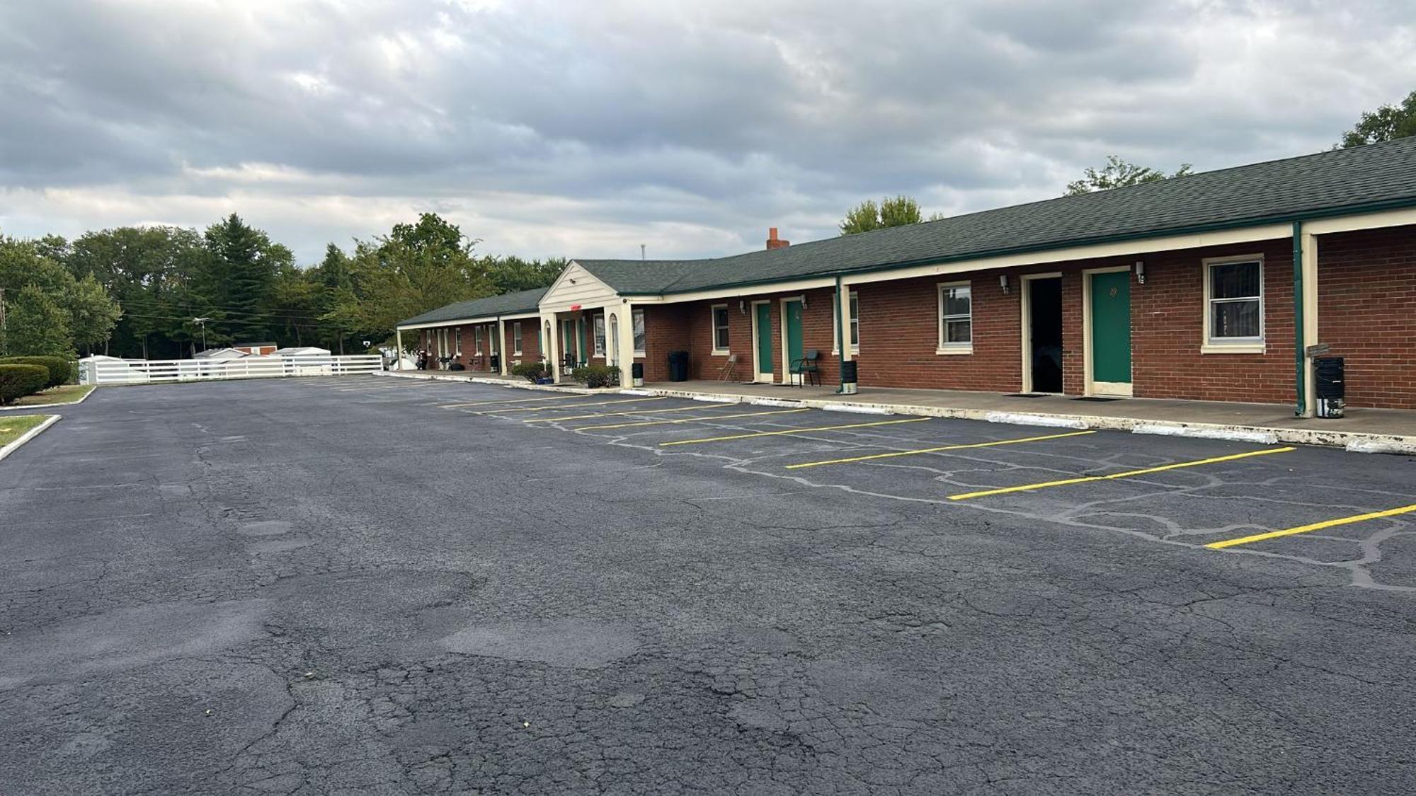 Hillcrest Motel By Oyo Aurora Near Lawrenceburg Exterior foto