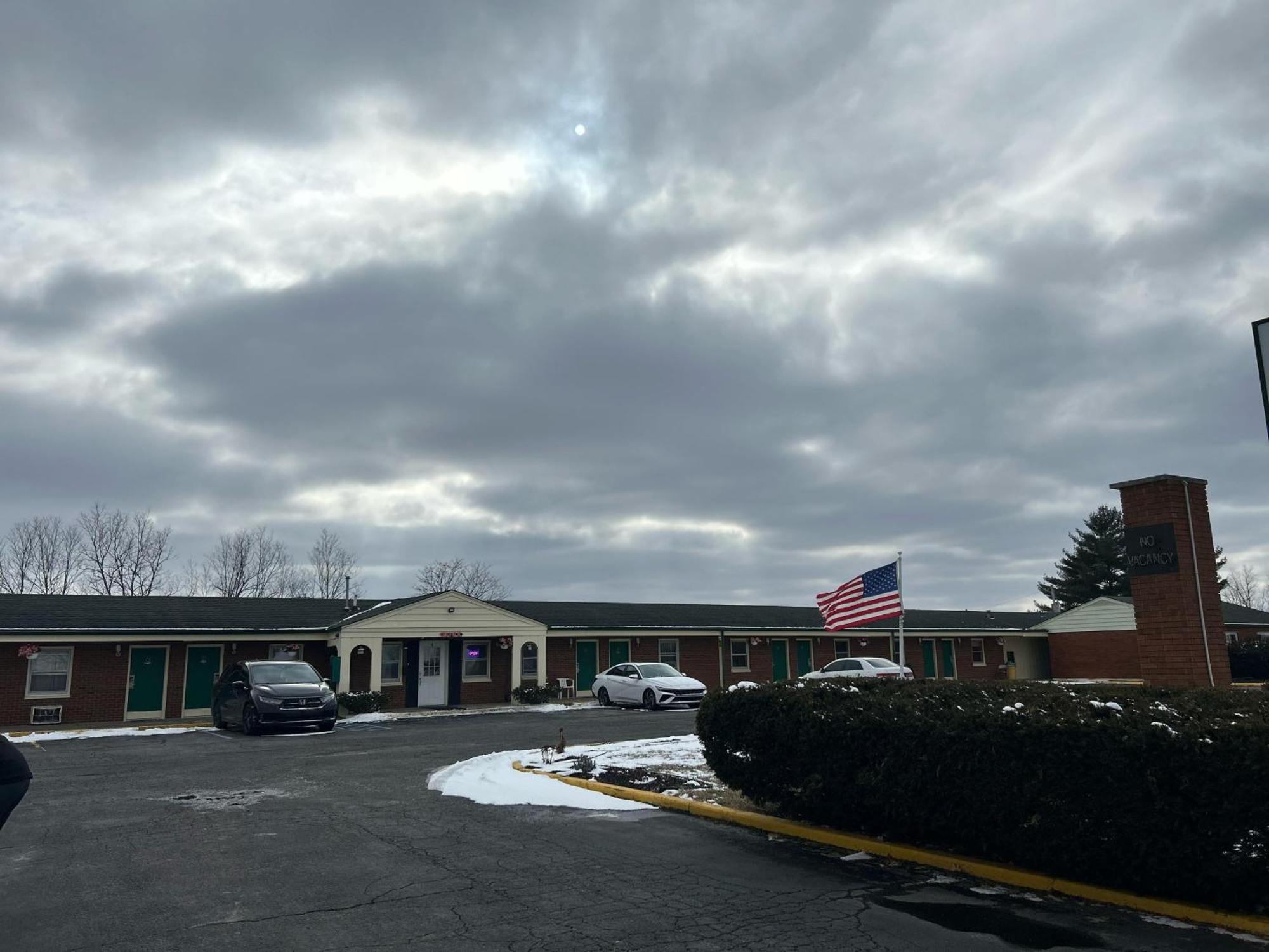 Hillcrest Motel By Oyo Aurora Near Lawrenceburg Exterior foto